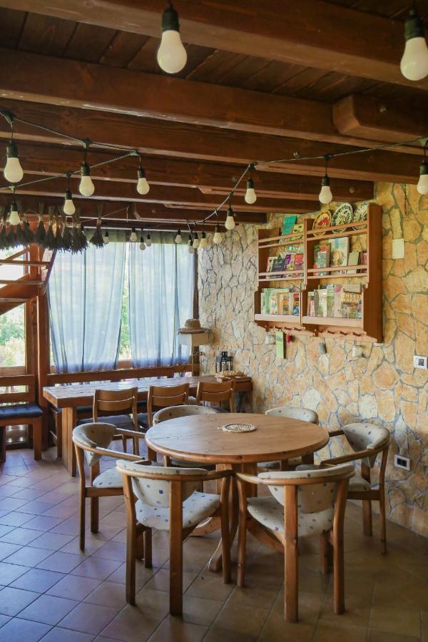 Rose Hip Hill Farm Bed & Breakfast Valea Tirnei Exterior photo