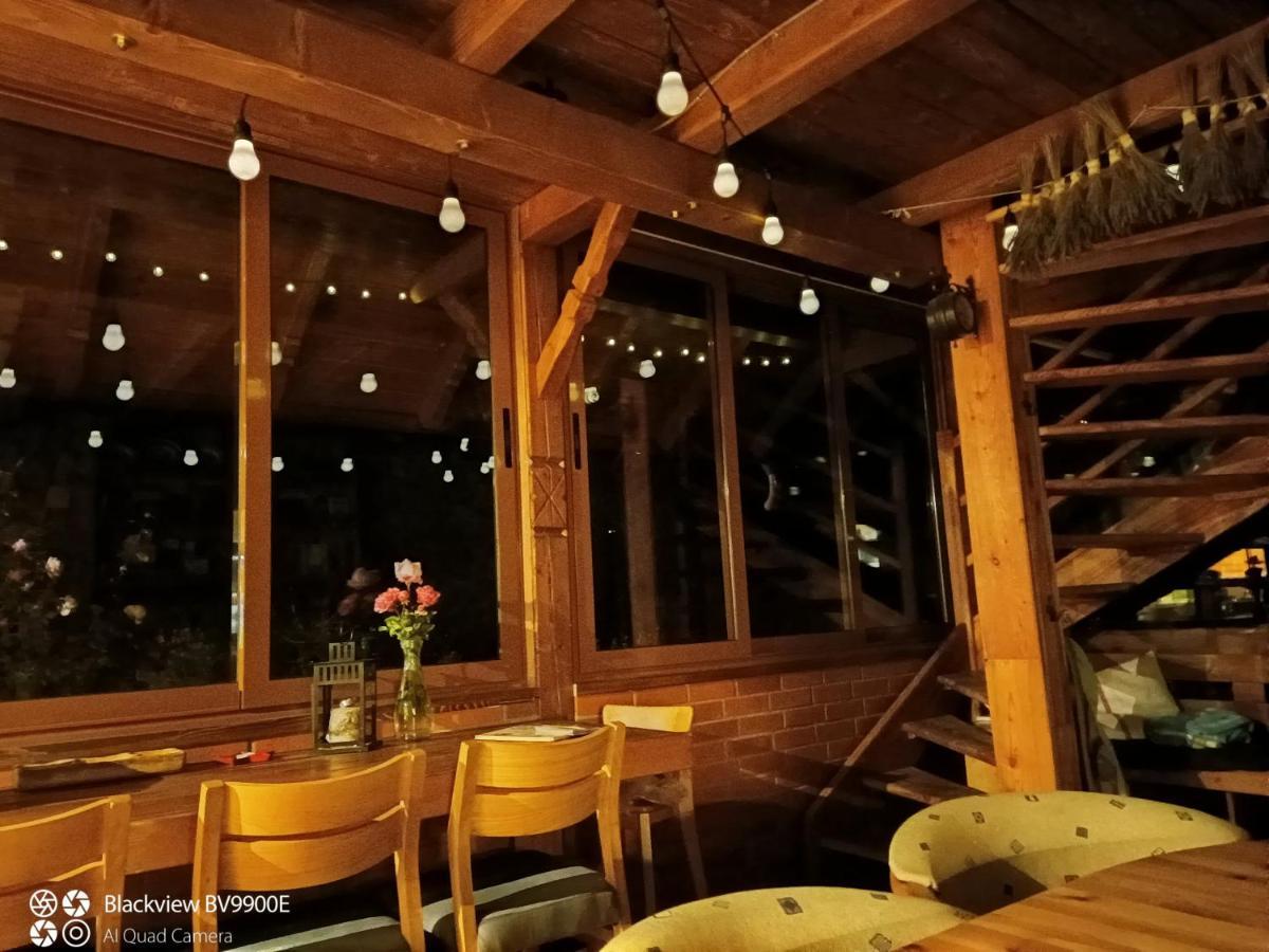 Rose Hip Hill Farm Bed & Breakfast Valea Tirnei Exterior photo
