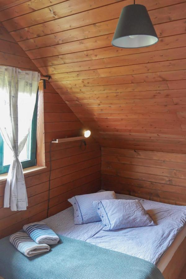 Rose Hip Hill Farm Bed & Breakfast Valea Tirnei Exterior photo
