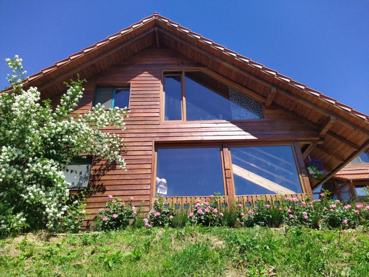 Rose Hip Hill Farm Bed & Breakfast Valea Tirnei Exterior photo